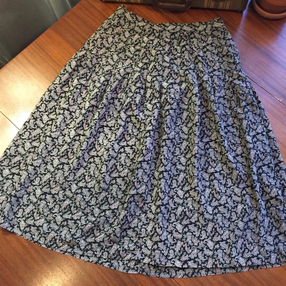 100% silk skirt, black with paisley - size 12